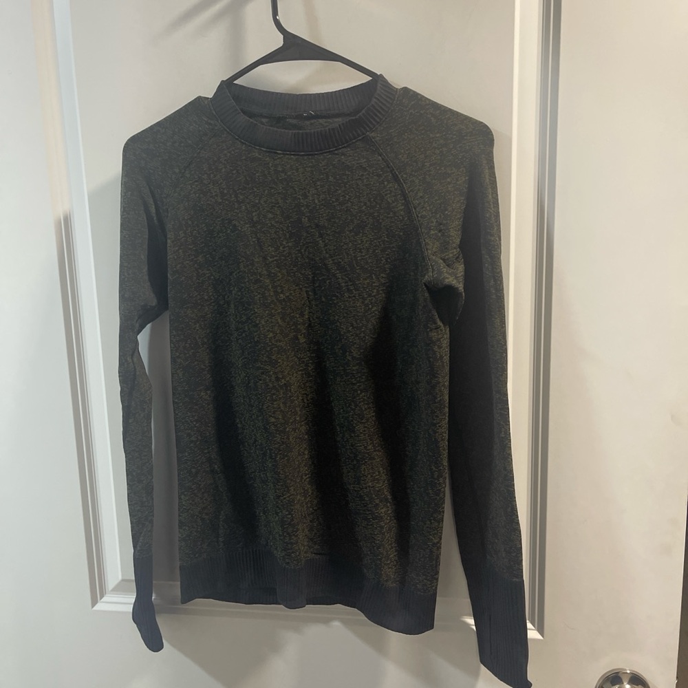 Lululemon Women’s Black Sweater Very Good Condition PTP 17
